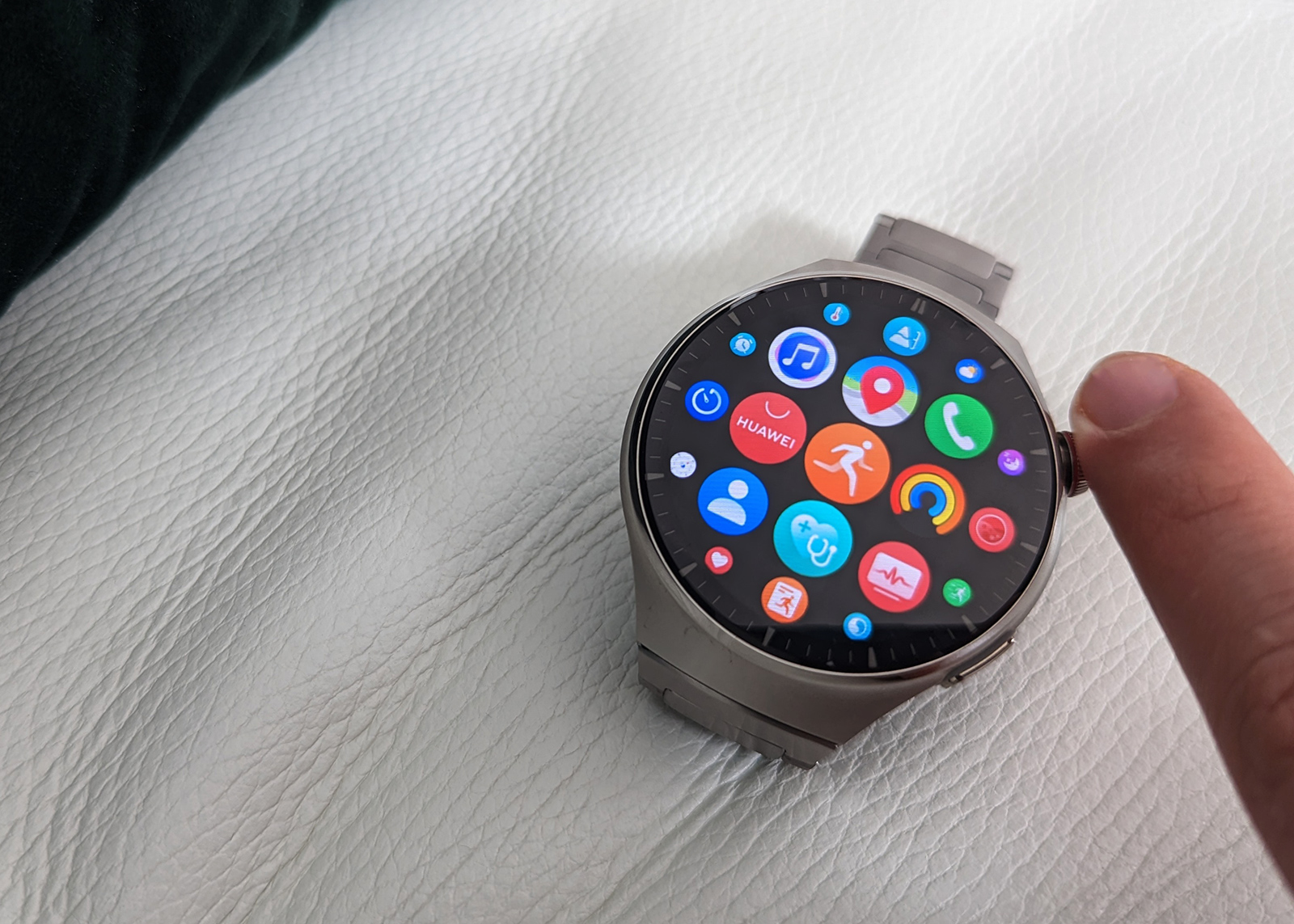 HUAWEI WATCH 4 Pro bello con materiali premium e la migliore